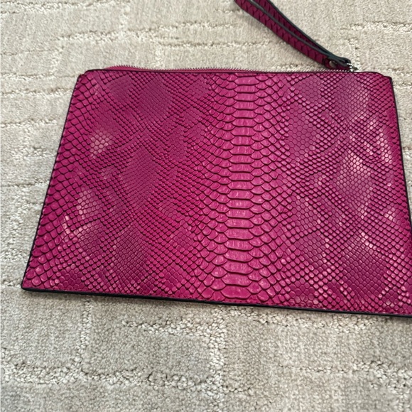 Elegant Pink Snakeskin Clutch - Picture 5 of 6